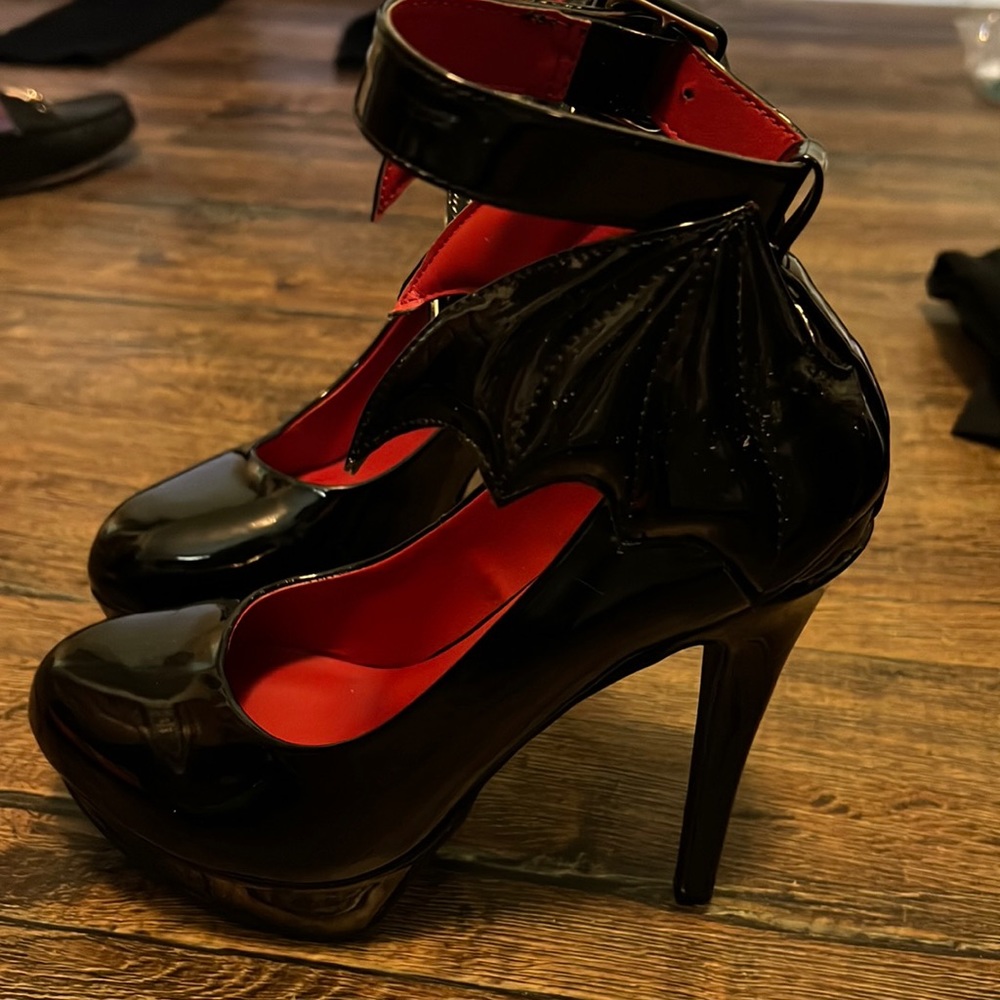 Killstar Cemetery Lane platform heels- size 7